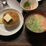 港釧路の炉端焼き 虎や - 〆の焼きおにぎり　カニ汁