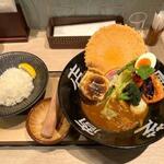 スープカレー奥芝商店 - おくしばーぐカリー+日本一のカチョカバロ