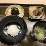 片折 - 食事。まずは煮えばなから。