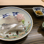 片折 - お造り。細魚の昆布締めと平目