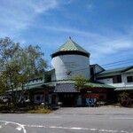 遊楽庵 - サイロみたい な外観