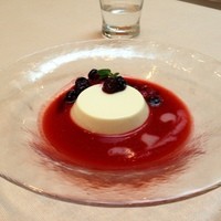 ラ セッテ 広瀬北町本店 - 苺のスープにホワイトチョコのパンナコッタを浮かべて