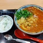 丸亀製麺 - 【2022.5.10(火)】トマたまカレーうどん(並盛)690円