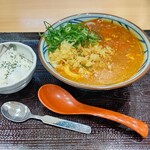 丸亀製麺 - 【2022.5.10(火)】トマたまカレーうどん(並盛)690円