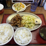 ライスとらーめん 立川家 - 豚バラ焼肉定食　880円　半ライス　100円　漬物サービス