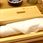 鮨おばな - 檜が香るおしぼりです♫