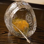 片折 - ムラサキウニと珠洲の新わかめ、土佐酢のジュレがけ