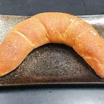 ジュリアンベーカリー - クレセントロール（塩パン）205円