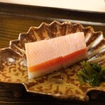 片折 - 鱒寿司と葉わさび