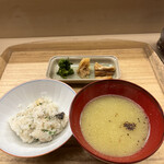 赤坂 菊乃井 - 昼懐石１３３１０円。鯛御飯、新キャベツすり流し。火の入った鯛の食べ方としては一番好きかもしれません（╹◡╹）（╹◡╹）