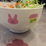 サラダの入れ物が可愛いんですけれど。w