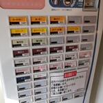 らー麺 山さわ - 食券機の前で悩んでしまいます笑