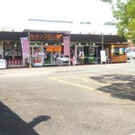 KARAN KORON - たこ焼きを売っているカランコロンのお店は、この先にあります (2022.05.10)