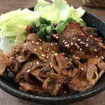 肉バル×アヒージョ Trim - 牛カルビ丼（税別690円）