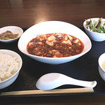 楽山 - 麻婆豆腐セット990円｡最近胃腸がお疲れ気味なので、普通の麻婆豆腐セットです。