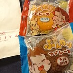 不二家 - 料理写真:ふんわりマドレーヌ ミルク(￥108)、ふんわりマドレーヌ チョコミルク(￥108)。
ケーキは300円辺りからですね。