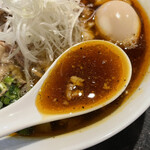 Japanese Soba Noodles 蔦 - 辛くとも出汁の旨味も感じられます。