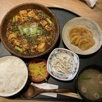 まんもと - 料理写真:石焼き麻婆豆腐御膳(1320円)