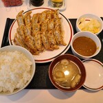 Miyoshino - ジャンボ餃子定食(880円)です。