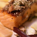 TAKASHI - ノルウェイサーモモンの香草パン粉焼き