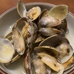 炭火居酒屋 くまさん家 - アサリの酒蒸し