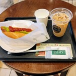 タリーズコーヒー - ボールパークドッグサルサ＆アボカド、アイスラテＳ（895円）