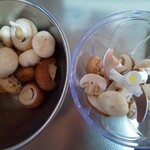 芳源ファーム パッキングセンター - ブンブンチョッパーでみじん切り