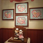 ケープコッド・クックオフ - （2013/2月）スウィート・ダッフィー期間の店内装飾