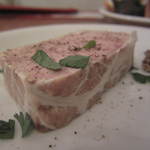 タヴェルナ・ポルチーニ - 地鶏と松の実のパテ、分厚い。