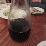 タヴェルナ・ポルチーニ - デキャンタ、ボトルは汚いわ、中身は冷え過ぎだわ。