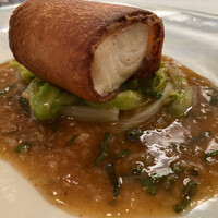 フランス料理 タンモア - スズキのアンクルート、アサリの出汁、セージと焦がしバターのフォンドヴォーのソース