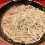 ラーメン二郎 - ラーメン（８００円）少なめ、味薄め、にんにく少し