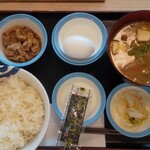 Matsuya - 定番朝定食(ミニ牛皿)  360円
                      味噌汁→豚汁に変更  190円