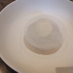 Ode - (2022/5 訪問)デザート。私はホワイトチョコが苦手なので飴細工で仕上げてくださいました。