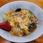 富士亭 - 令和4年5月
            中華丼 600円
            中華スープ、肉団子、漬けもの付