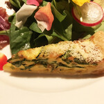 ワイン カルコス - 静岡県産ズッキーニとルッコラのキッシュ