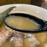 美田 - 本格的な豚骨スープですよ
