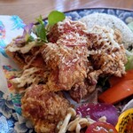 カフェ&バー エーヤン - 一番人気！鶏もも肉のカリカリ唐揚げ