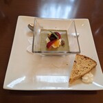 カフェ・ブランシュ - ほうじ茶ときなことココナッツのムース、チョコレートとメープルシロップのシフォンケーキ