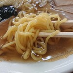 Dairai Ken - 麺はスタンダード、やや縮れあり。