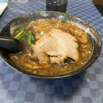 麺処 らふてる - 料理写真:ニンニク醤油ラーメン　チャーシューが分厚い！