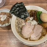 麺処 ほん田 - 「特製 林SPFの焼豚ラーメン」1700円＋「にく脂めし」300円