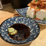 Sumibito Kemuri - 豆腐をわさび醤油で、いただきます。