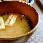 Asahiru Tokidoki Bango Han Doa - 朝定食の味噌汁