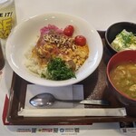 Sukiya - スパイシートマチチキン丼(ごはん大盛)+とん汁冷やっこセット+レモネードスカッシュ(メガ) 