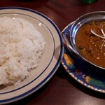 ビハニ - 日替わり、チキンシメジカレーとライス　700円