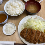 いちかつ - キャーーーッ！ロースかつ定食が…来たーー！
      
      くどいようだが…税込700円