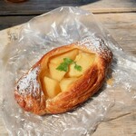 ベーカリー松の実 - りんごデニッシュ。270円