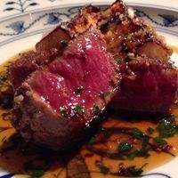 銀座うかい亭 - 牛フィレ肉のポワレ　季節の蕪を添えて
