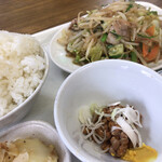 市場食堂 中華 美山 - 日替わりの肉野菜炒め定食　750円　です